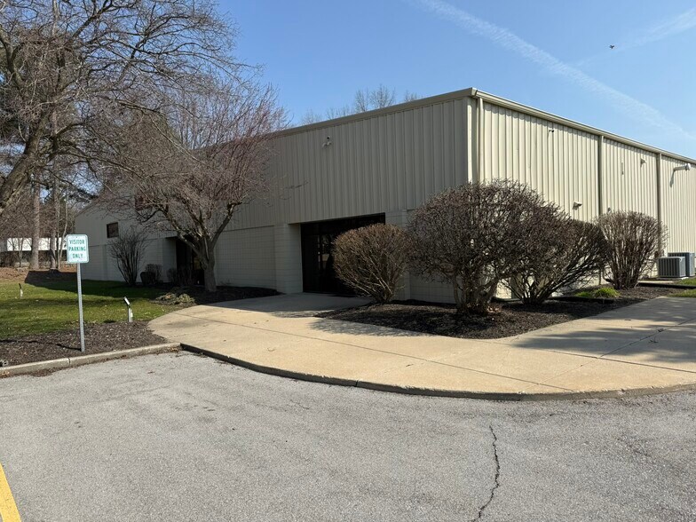 More Photos Of 4260 Ralph Jones Dr, South Bend Warehouse For Sale