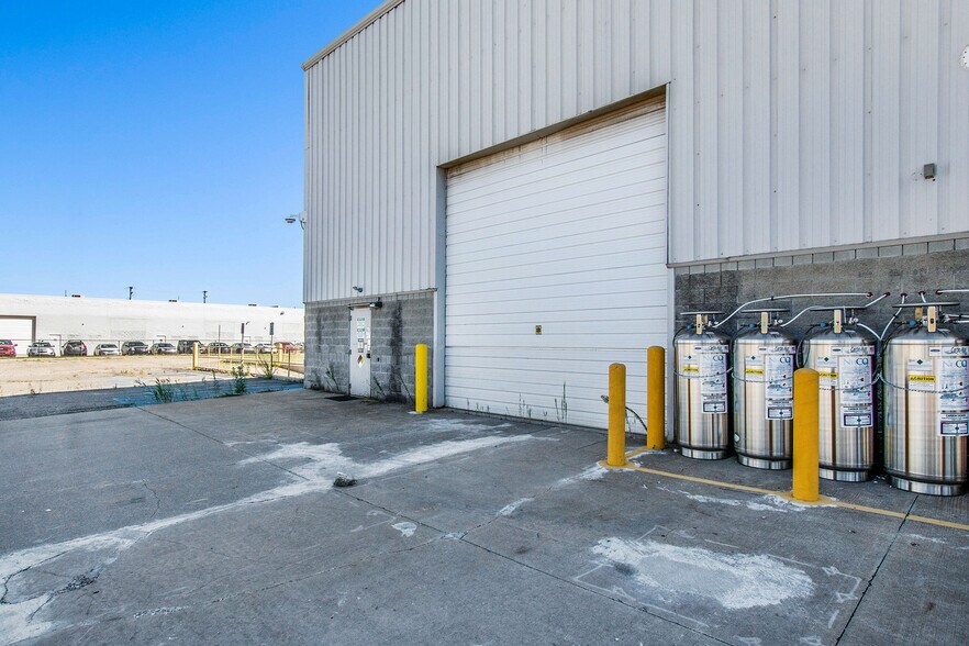 More Photos Of 23605 Regency Park Dr, Warren Manufacturing For Sale