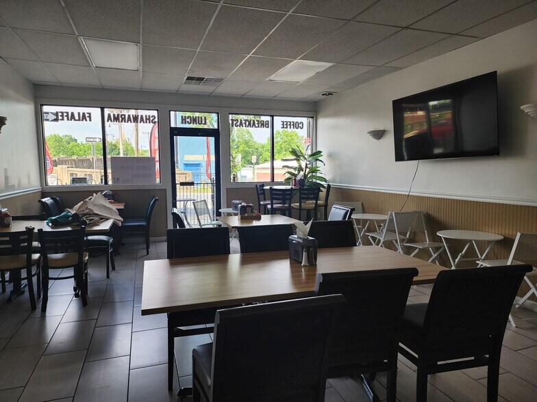 More Photos Of 102 Pine St, Catasauqua General Retail For Sale