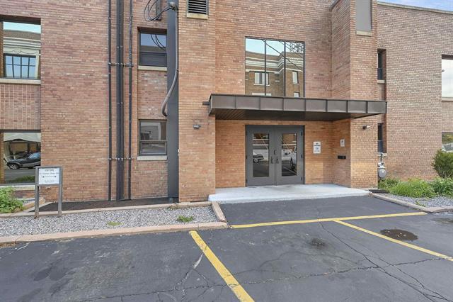 More Photos Of 414 E Walnut St, Green Bay Office For Sale