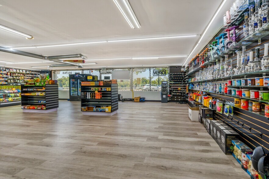 More Photos Of , Clarksville General Retail For Sale