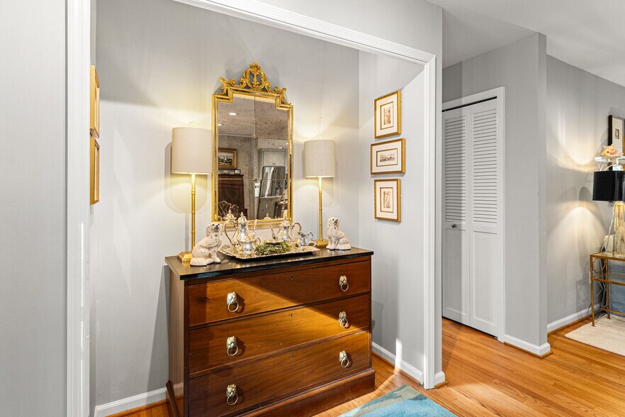 More Photos Of 97 Currell Cove Ln, White Stone Specialty For Sale