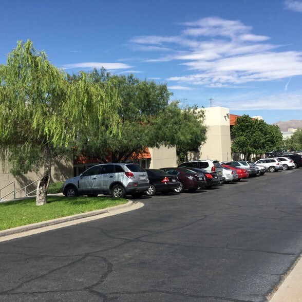 More Photos Of 1155 Westmoreland Dr, El Paso Office For Sale