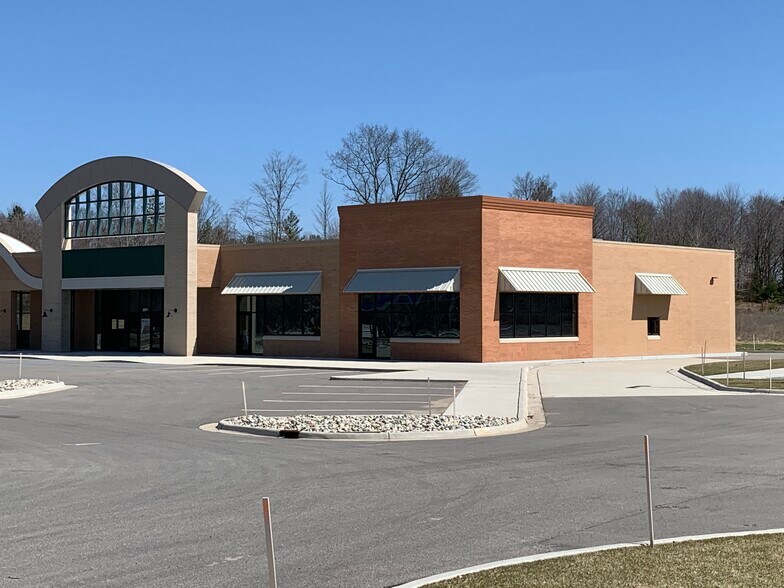 Primary Photo Of US-131 & M-55, Cadillac Storefront Retail Office For Lease