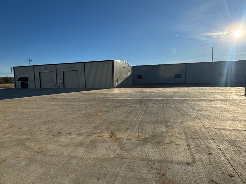 More Photos Of 107 Aerosmith Dr, Richland Light Distribution For Lease