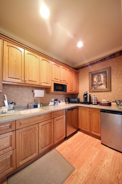 More Photos Of 1621 W Colonial Pky, Palatine Office For Sale