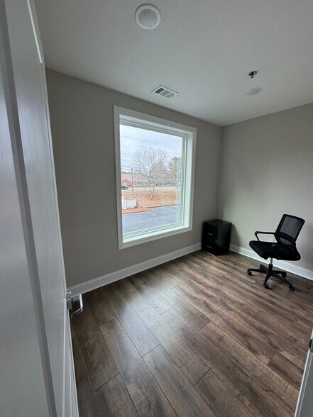 More Photos Of 3450 Acworth Due West Rd NW, Kennesaw Office For Sale