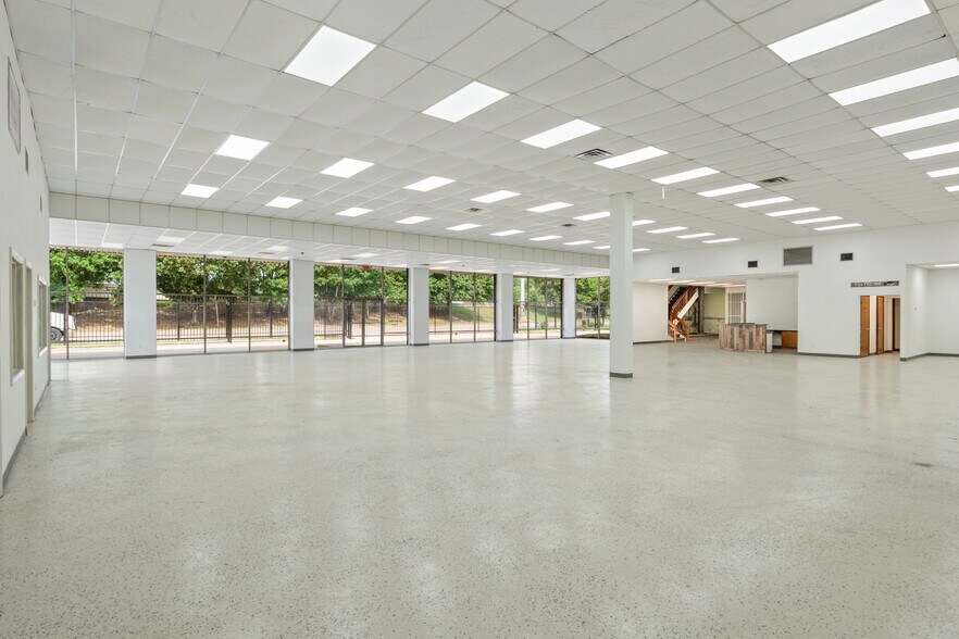 More Photos Of 14908 N I-45, Houston Industrial For Lease