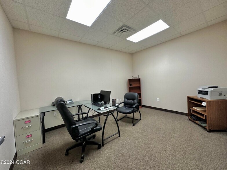 More Photos Of 2702 Cunningham Ave, Joplin Medical For Lease
