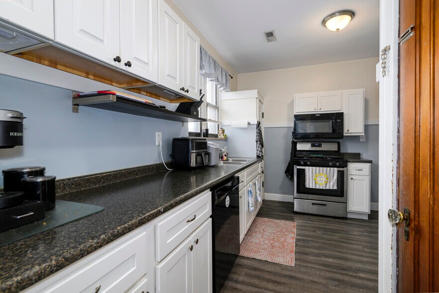 More Photos Of 5001 Pernod Ave, Saint Louis Flex For Sale