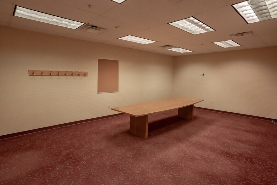 More Photos Of 253 E Washington St, New Castle Office For Lease