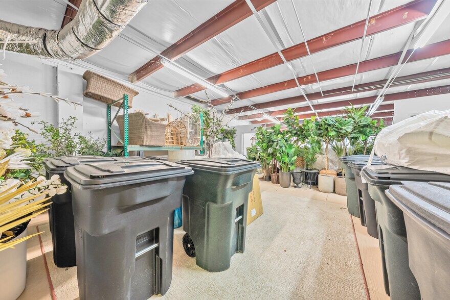 More Photos Of 5780 Taylor Rd, Naples Showroom For Sale