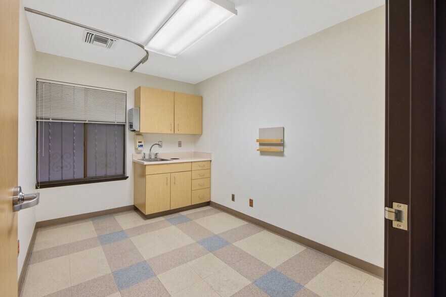 More Photos Of 561 N Alta Ave, Dinuba Medical For Lease