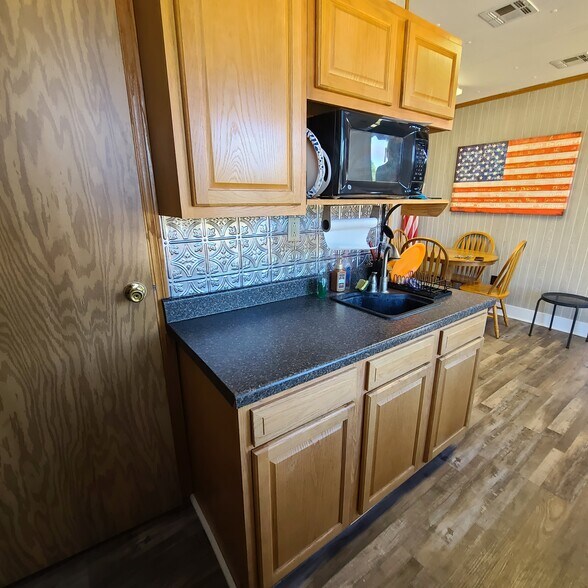 More Photos Of 70581 Colerain Rd, Bridgeport Specialty For Lease