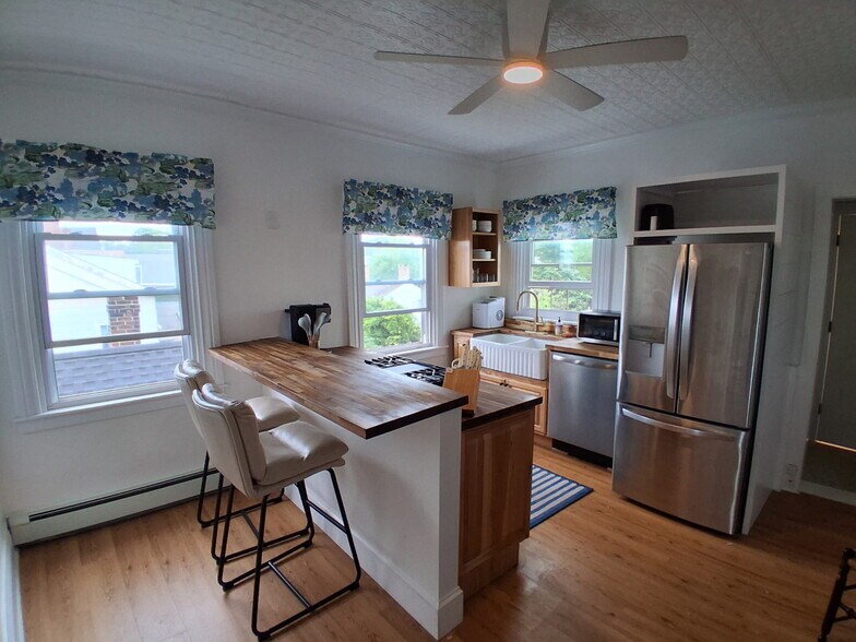More Photos Of 117 Water St, Stonington Apartments For Sale