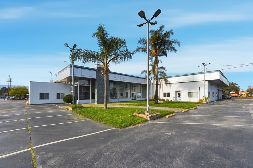 More Photos Of 450 Veterans Blvd, Redwood City Unknown For Lease