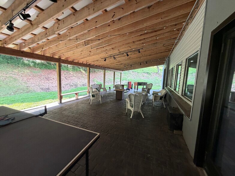 More Photos Of 516 Adams St, Mason Flex For Sale