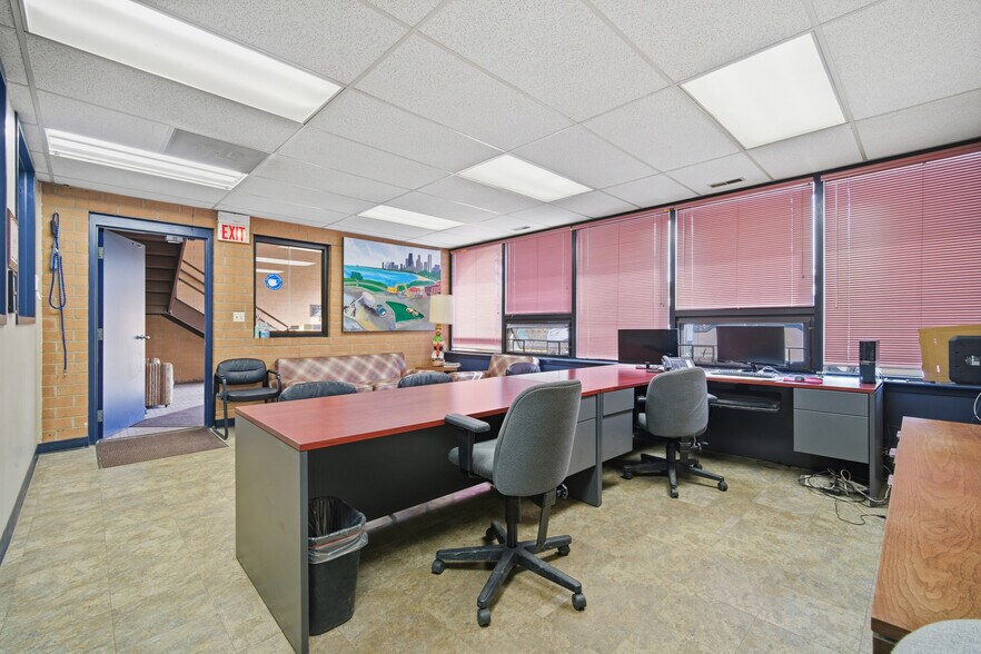 More Photos Of 800 S Milwaukee Ave, Wheeling Flex For Lease