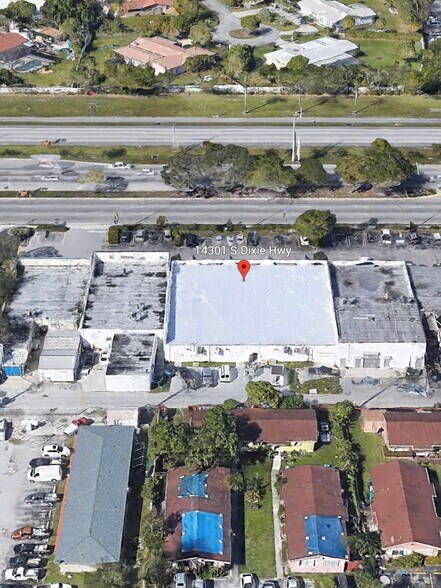 More Photos Of 14301 S Dixie Hwy, Miami Storefront For Lease