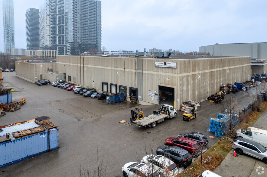 More Photos Of 20 Barnes Ct, Vaughan Manufacturing For Lease