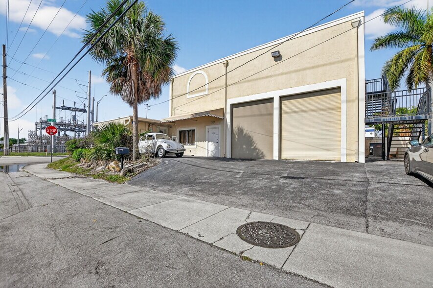 More Photos Of 13 SW 10th St, Deerfield Beach Flex For Lease