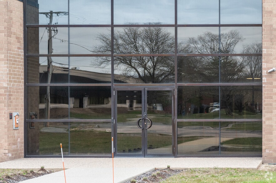More Photos Of 1 Norfolk Ave, South Easton Research And Development For Lease