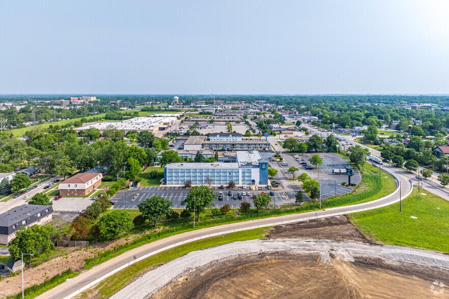 More Photos Of 411 S Larkin Ave, Joliet Hotel For Sale