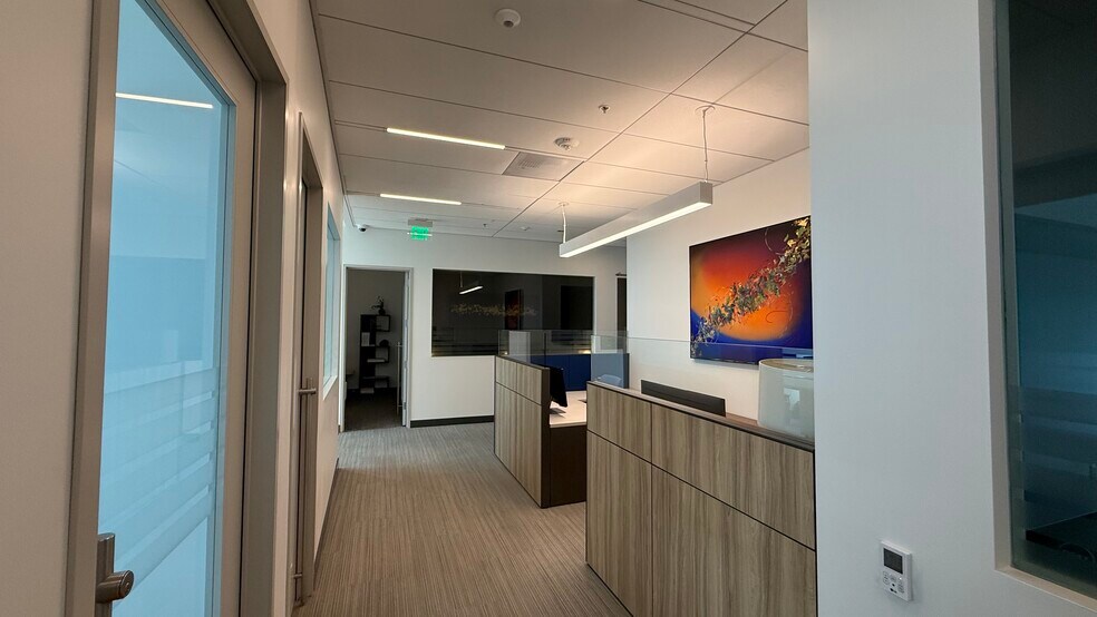 More Photos Of 243 N Canon Dr, Beverly Hills Office For Lease