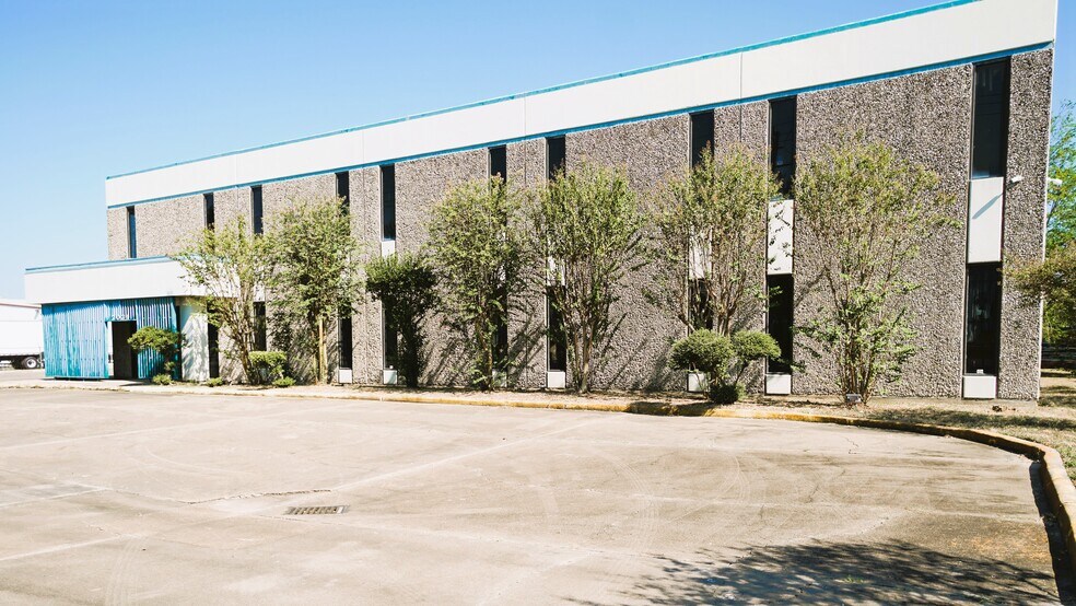 More Photos Of 7031 Grand Blvd, Houston Research And Development For Lease