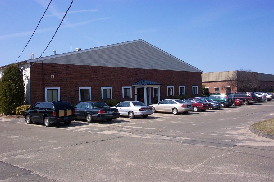 More Photos Of 17 Kripes Rd, East Granby Warehouse For Lease
