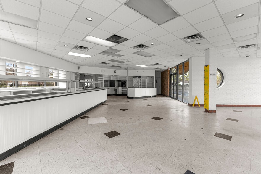 More Photos Of 15839 Telegraph Rd, Redford Township Fast Food For Lease