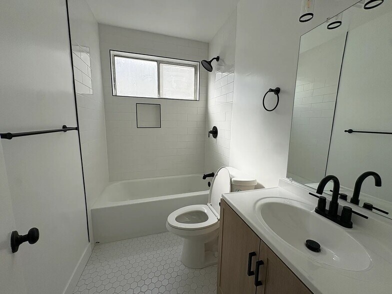 More Photos Of 942 S Burlington Ave, Los Angeles Apartments For Sale