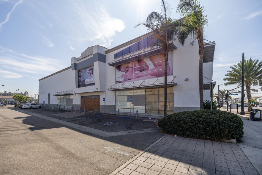 More Photos Of 6054 Pacific Blvd, Huntington Park Freestanding For Lease