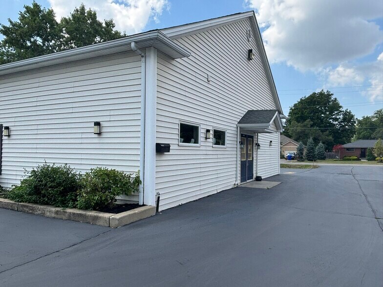 More Photos Of 3640 Clinton St, Buffalo Freestanding For Sale