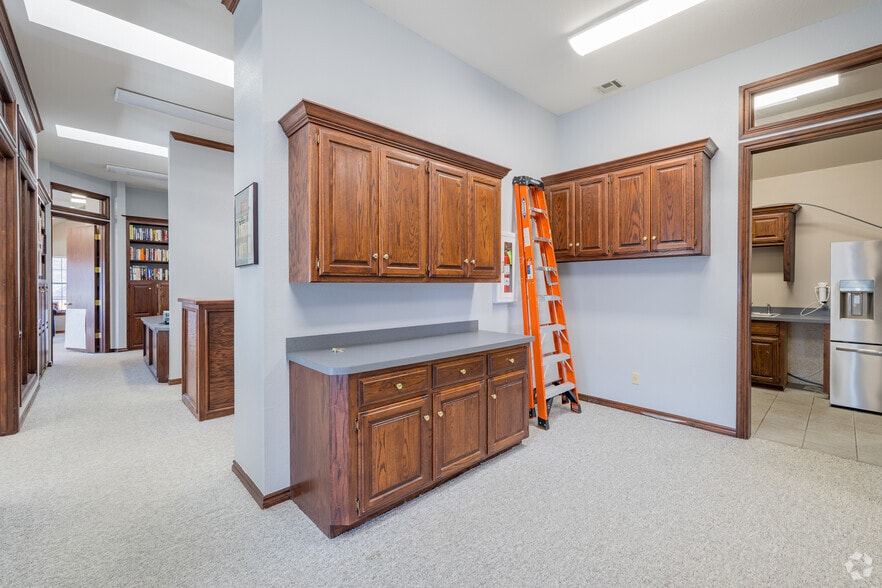 More Photos Of 1900 E 15th St, Edmond Office For Lease