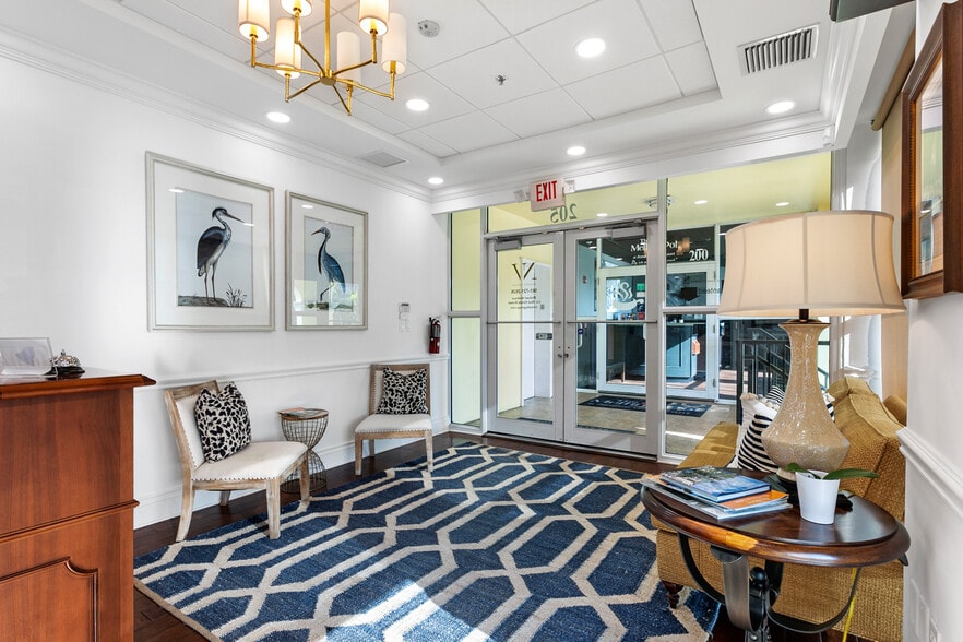 Primary Photo Of 11811 US Highway 1, North Palm Beach General Retail For Lease