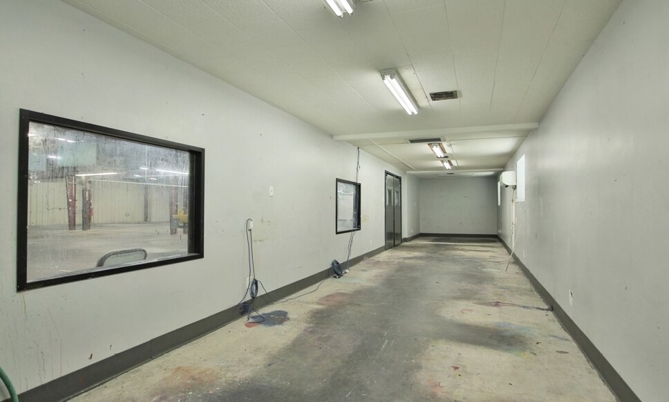 More Photos Of 4303 Southerland Rd, Houston Warehouse For Sale