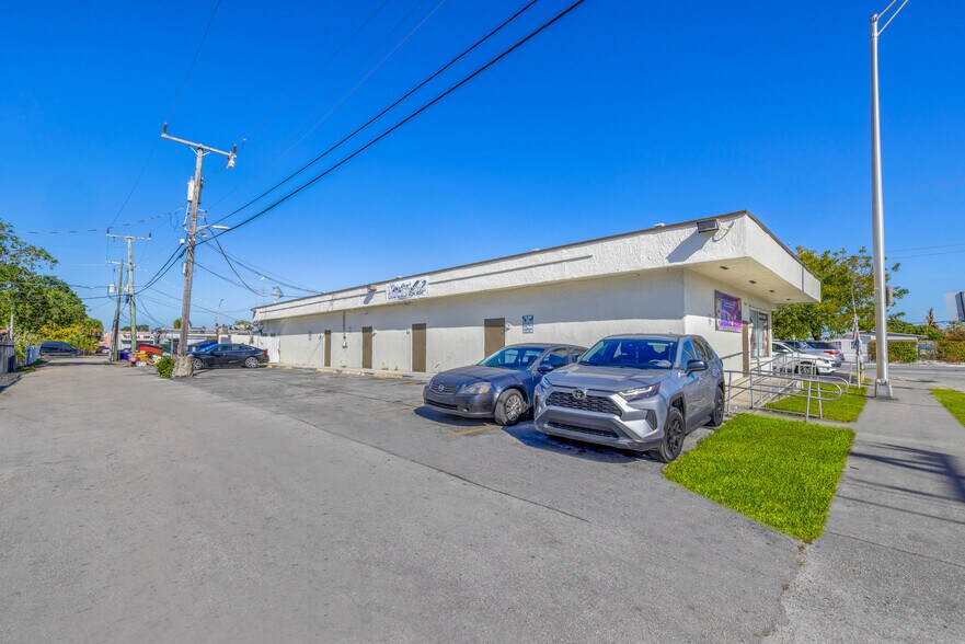 More Photos Of 820 SE 8th St, Hialeah General Retail For Sale