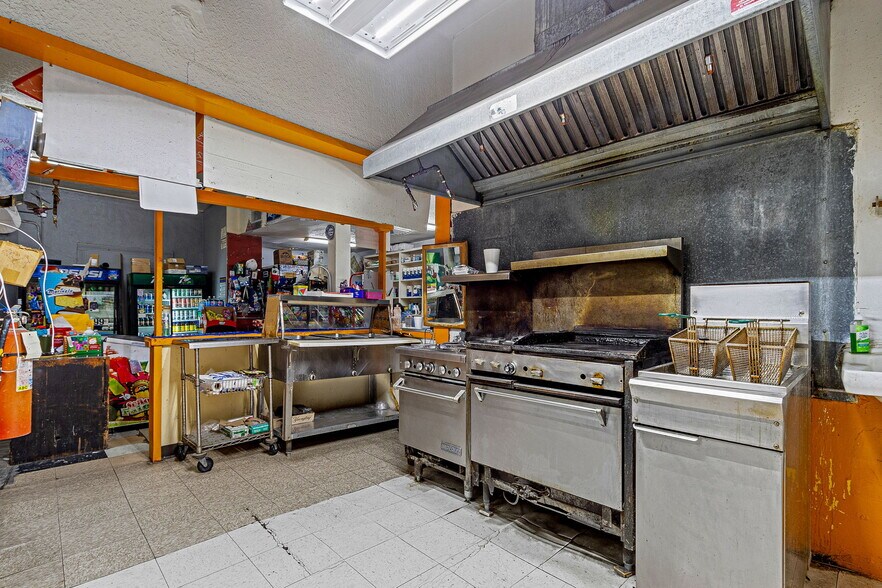 More Photos Of 2027-2027 1/2 Magoffin Ave, El Paso General Retail For Sale