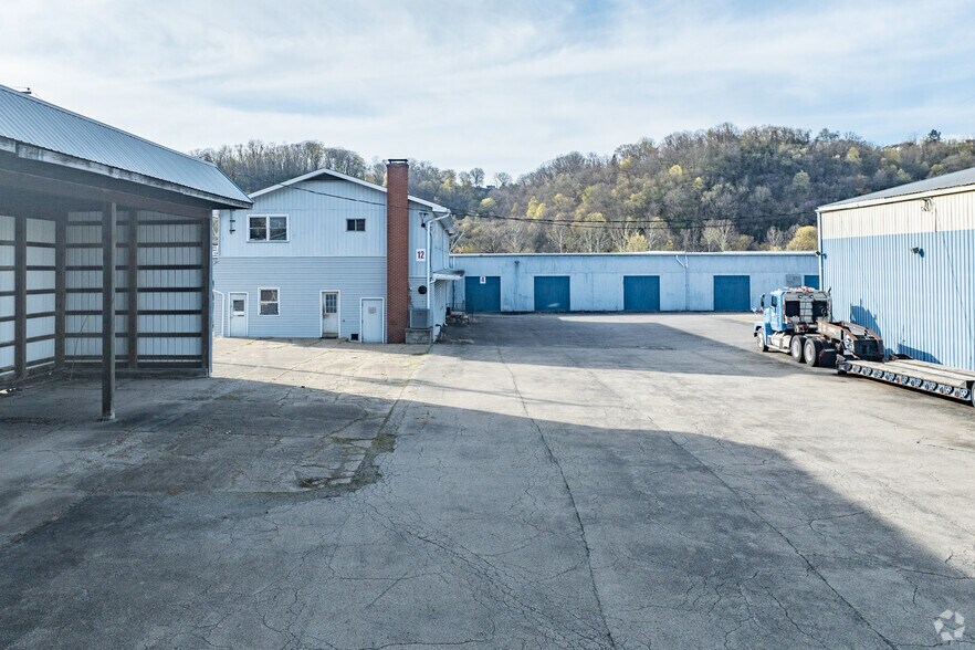 More Photos Of 1 Chicago Ave, Elizabeth Warehouse For Sale