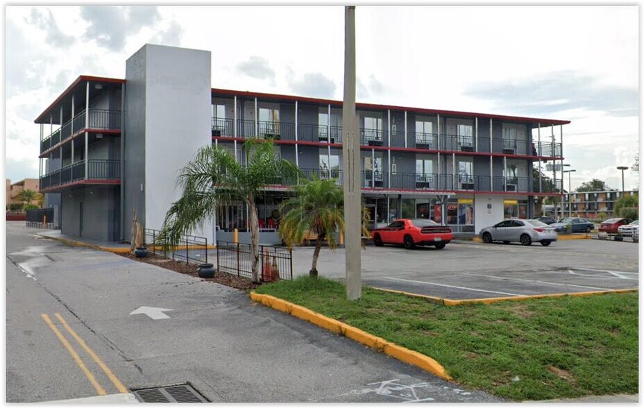 Primary Photo Of 7200 International Dr, Orlando Hotel For Lease