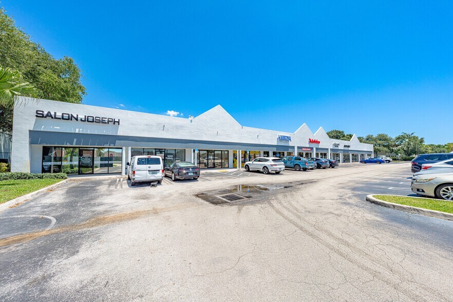 More Photos Of 3301 W Boynton Beach Blvd, Boynton Beach Freestanding For Sale