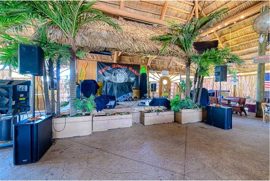 More Photos Of 69 Riverside Dr, Crawfordville Restaurant For Sale