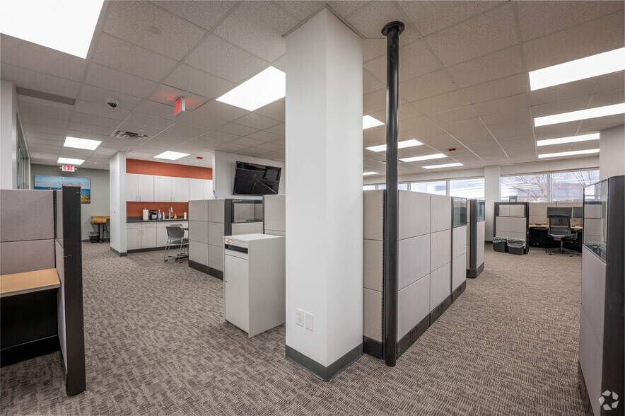 More Photos Of 3905 Vincennes Rd, Indianapolis Office For Sale
