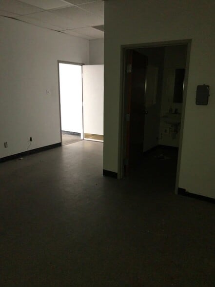 More Photos Of 3035 Broadway Blvd, Garland Unknown For Lease