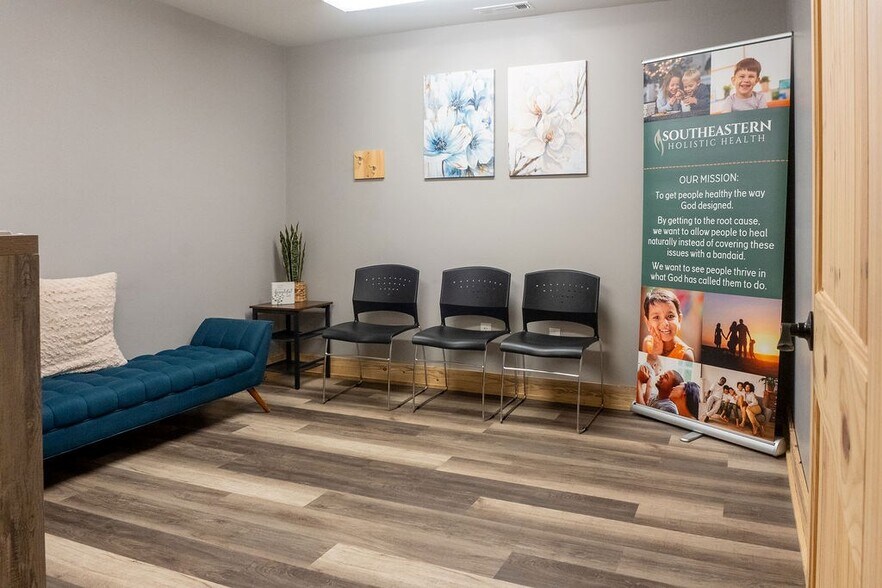 More Photos Of 214 S Church St, Dublin Flex For Sale