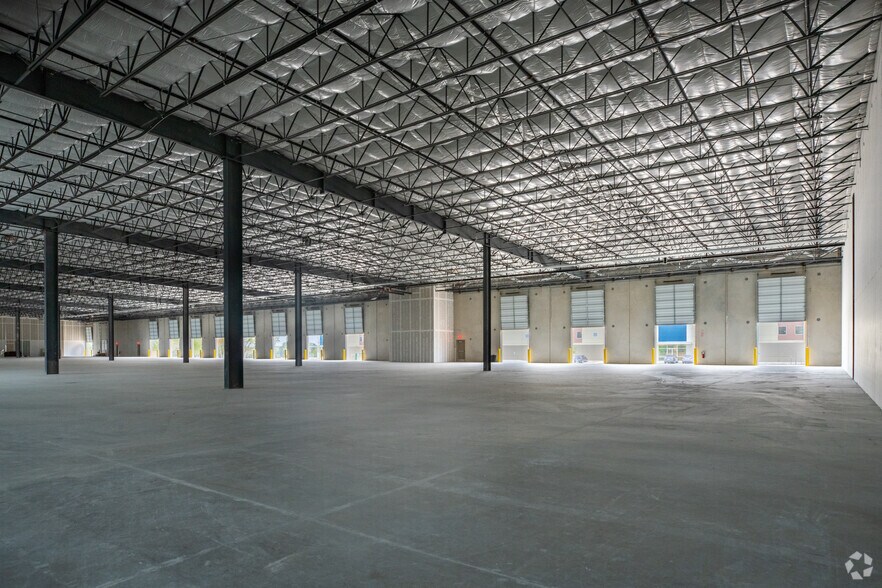 More Photos Of 1200 Bmc Dr, Cedar Park Distribution For Lease