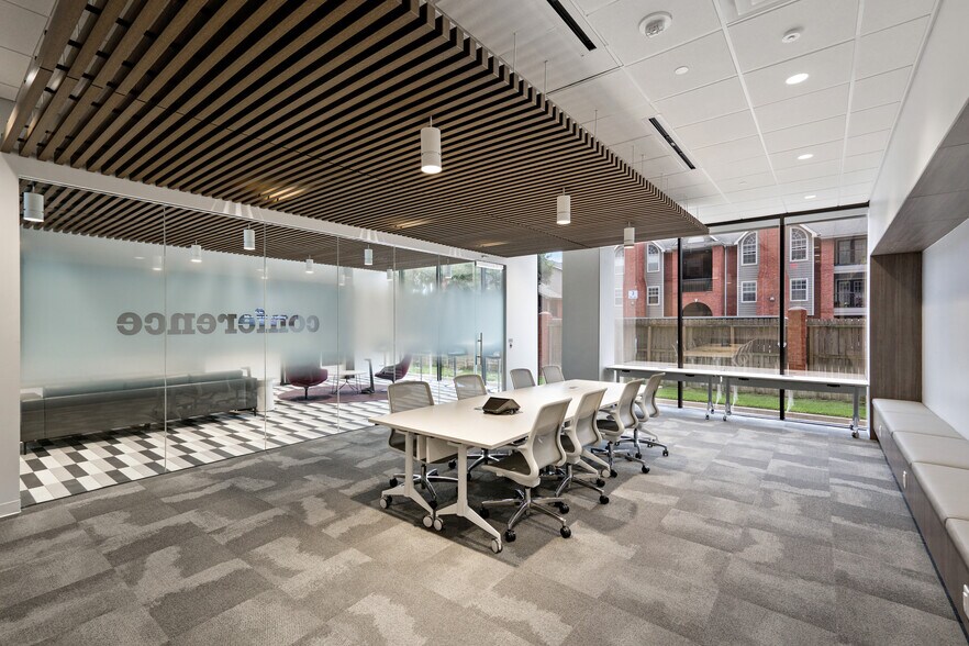 More Photos Of 2000 Bering Dr, Houston Office For Lease