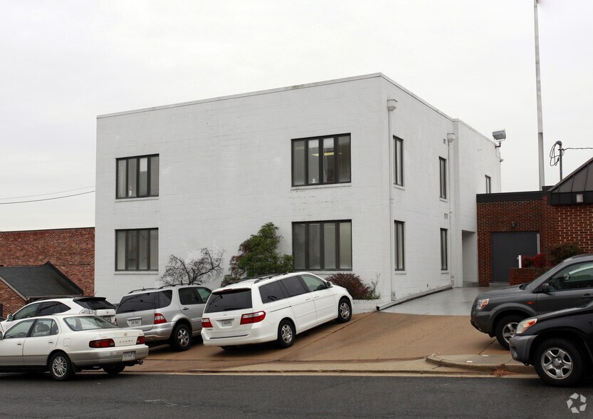 Primary Photo Of 3256 Colvin St, Alexandria Flex For Lease