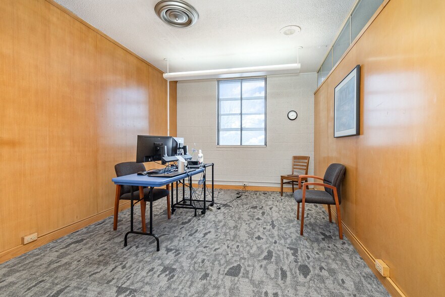 More Photos Of 334 S Water St, Saginaw Office For Sale